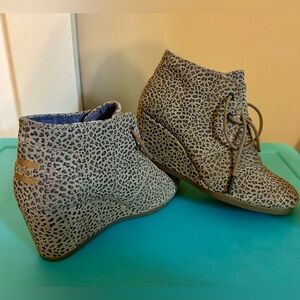 Toms Desert Cheetah Wedges EUC 7
